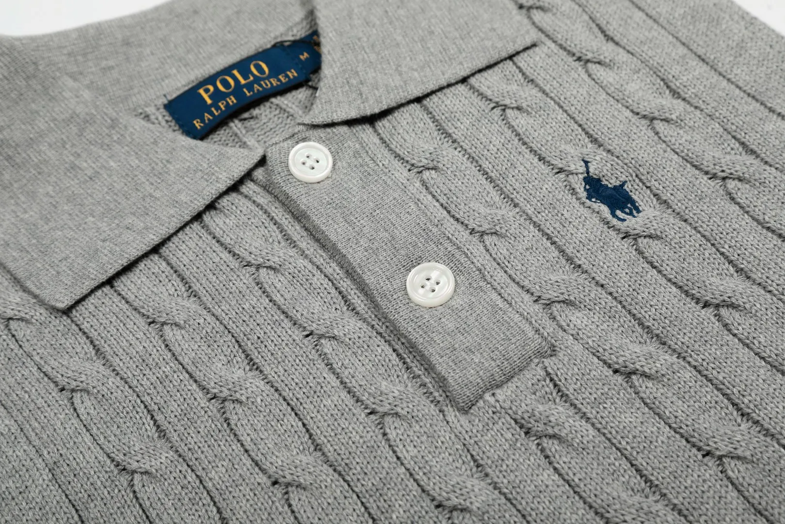 P166 💰 "Top quality" Style number: DS023# (not off the shelves all year round) [Ralph Lauren POLO lapel solid color pony embroidered logo knitted vest short sleeves] ✅Ralph Lauren Ralph Lauren classic basic versatile all-season cardigan knitted POLO vest vest short sleeves ✅Main supplier platform live broadcast Wholesale entity Replacement when out of stock Not off the shelf ✅ZP quality 1:1 version Scan the code to enter the GF website Counter quality ✅Details and quality are the only one in Guangzhou. Imported quality cotton yarn, focusing on high-end, cost-effective. Needless to say good quality. ✅Restore the original version. The maximum size can be worn up to 150 pounds. Loose, comfortable and stress-free. Olive green, denim blue, Chinese red
